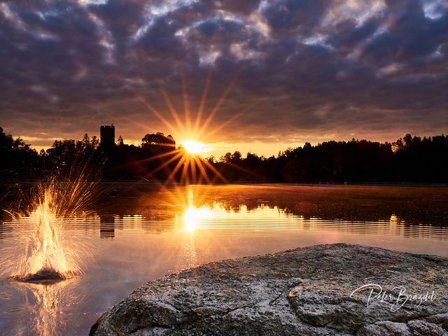 Sonnenaufgang über der Burg-Ruine Lichtenfels am Stausee Ottenstein. Vielleicht wird es einen nicht verregneten Sonnenaufgang geben.