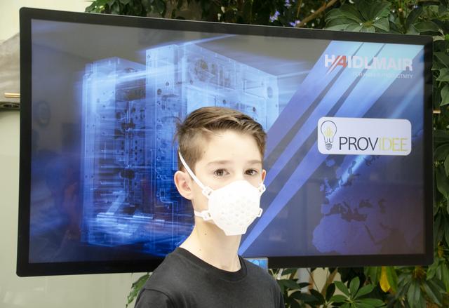 Die Kindermaske ist um etwa 30 Prozent kleiner als die Maske für Erwachsene. | Foto: Haidlmair