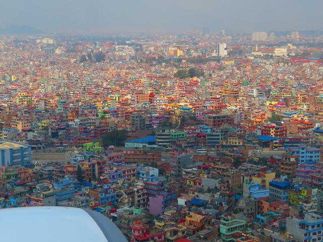 Landeanflug auf Nepals Hauptstadt Kathmandu