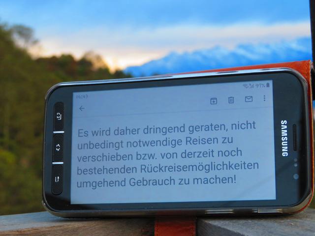 In Nagarkot, auf 2.150 m Höhe, erreichte mich die beunruhigende Nachricht des Außenministeriums.