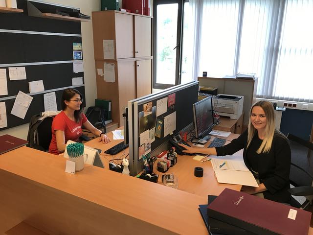 Michaela Engelmann (li) und Daniela Praßl (re) kümmern sich in Weiz um die Fragen der Arbeitnehmer.