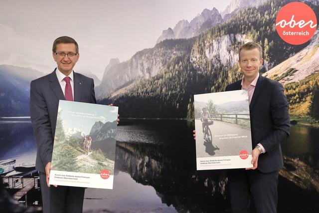 Wirtschafts- und Tourismus-Landesrat Markus Achleitner (links) und Paul Eiselsberg, Senior Research Director IMAS International präsentierten eine IMAS-Umfrage zum Urlaubsverhalten der Oberösterreicher in Zeiten der Corona-Pandemie.