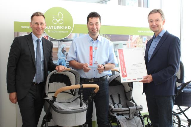 "Mühlviertler"-Preisträger Peter Doppler (Mitt), Gründer von Österreichs einzigem Kinderwagenhersteller Naturkind, mit dem Leiter WKO Urfahr-Umgebung, Franz Tauber (r.), und BezirksRundschau-Chefredakteur Thomas Winkler. | Foto: BezirksRundschau