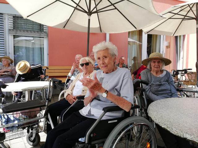 Alle Bewohnerinnen und Bewohner freuten sich | Foto: Christian Marinka