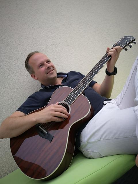 Hannes Glössl will seinen alten Ego "Hans" mit seiner Debütsingle in die Hitparaden hieven.