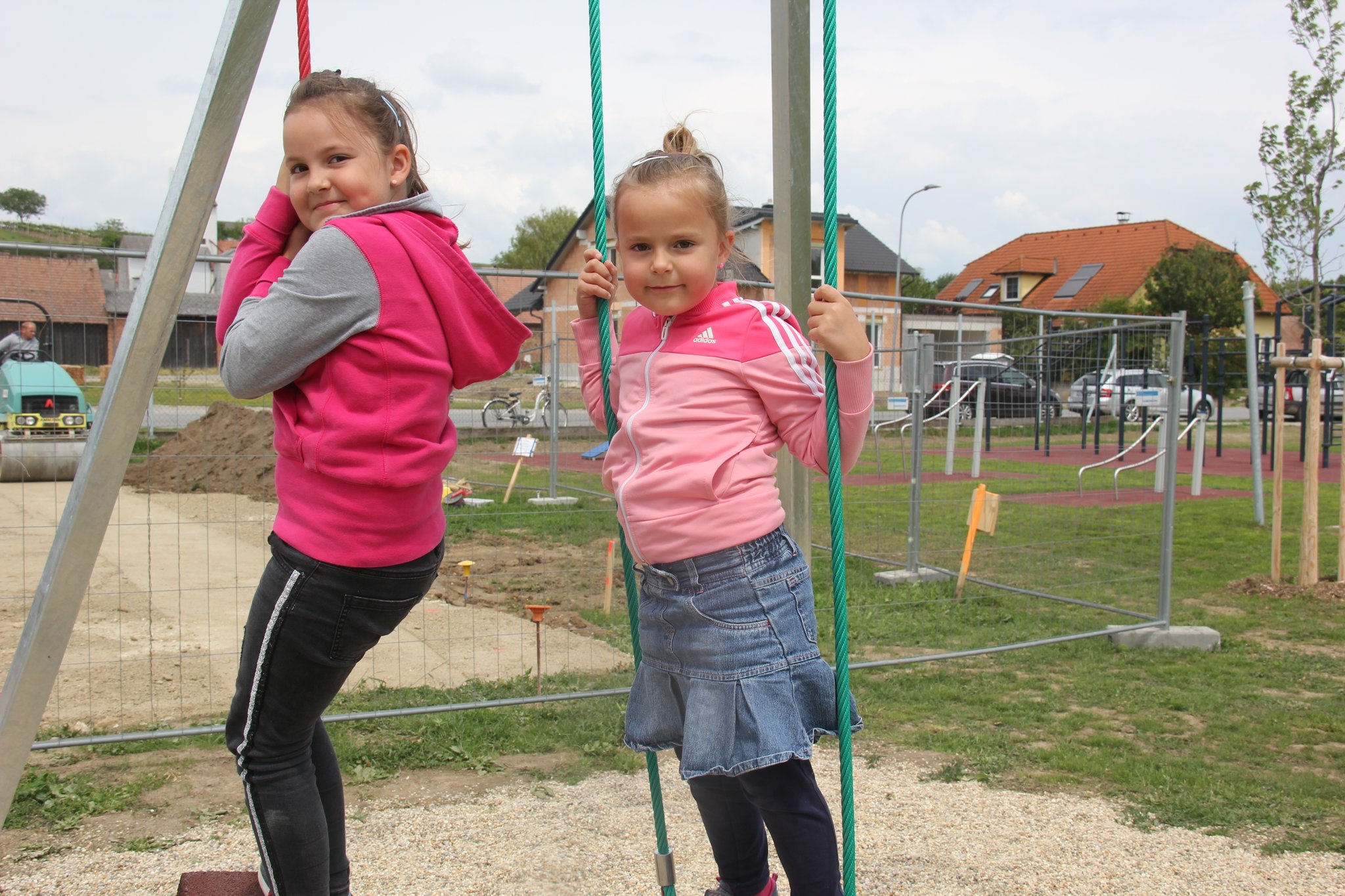 Velm Gotzendorfer Burger Vom Neuen Angebot Begeistert Ein Spielplatz Der Alle Stuckerln Spielt Ganserndorf