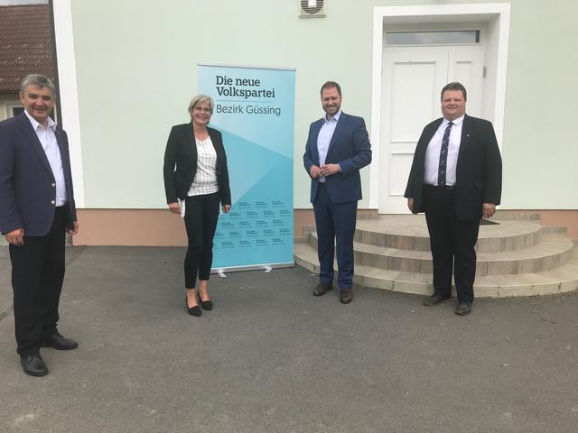 Sind für eine finanzielle Entlastung der Gemeinden: LAbg. Walter Temmel, Bgm. Karin Kirisits, Christian Sagartz, Bgm. Bernd Strobl (von links).