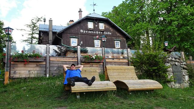 Nach einem guten Essen und den diversen tollen Eindrücken kann man sich auf bequemen Liegen ausruhen ... ;-) ... | Foto: S.Plischek