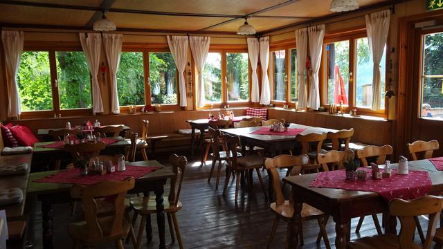 Ein gemütlicher Gastraum lädt zum Verweilen ein! ... | Foto: S.Plischek