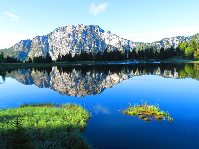 Spiegelung im See an der Grenze zu Italien am Naßfeldpaß, Passo Pramollo.