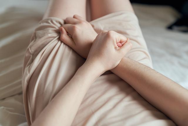 Frauen sind deutlich häufiger von Blasenentzündung betroffen.