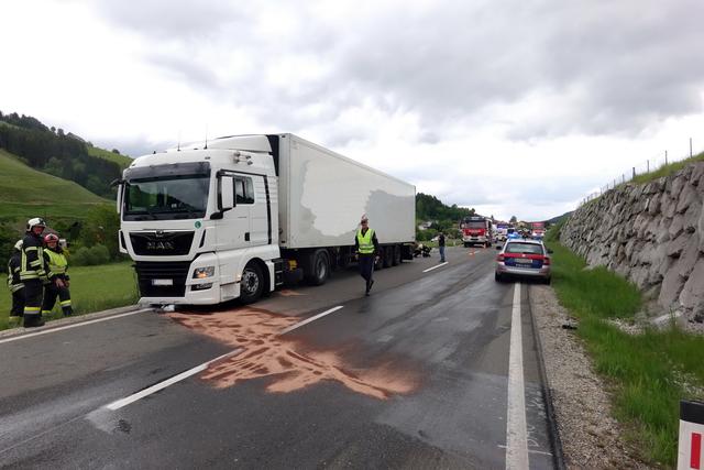 Auf der B78 kam es am Freitag zu einem Verkehrsunfall. | Foto: Feuerwehr