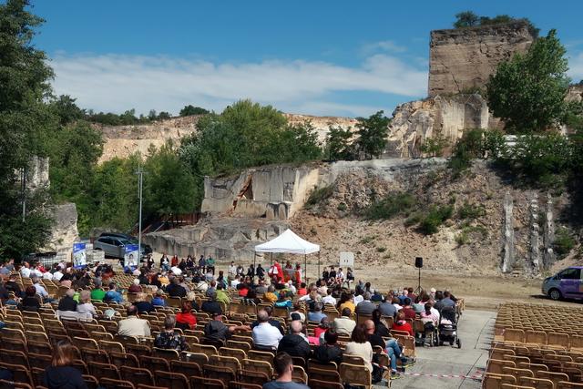 Im Römersteinbruch St. Margarethen wurde am Pfingstmontag ein Gottesdienst gefeiert. | Foto: Georg Kugler