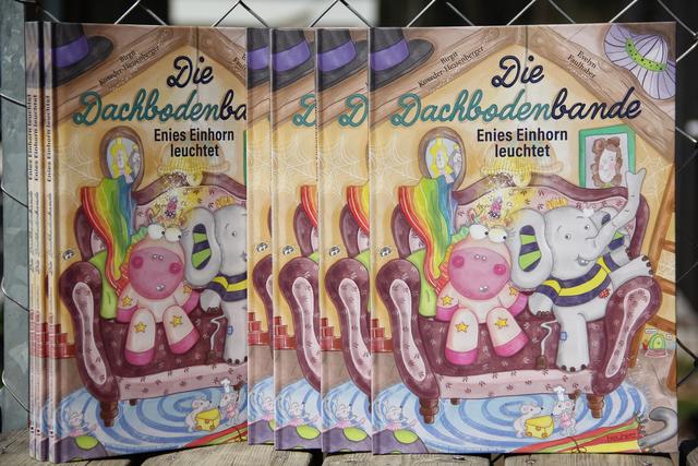 Enies Einhorn leuchtet – Der erste Band zur Dachbodenbande.  | Foto: Treuherz Verlag