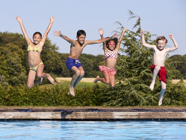 Die Kinder freuen sich schon auf die Ferien, für die Eltern beginnt betreuungstechnisch ein Spießrutenlauf.