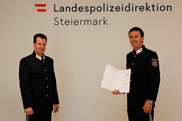 Landespolizeidirektor Gerald Ortner mit Chefinspektor Erwin Buchacher (v.l.).