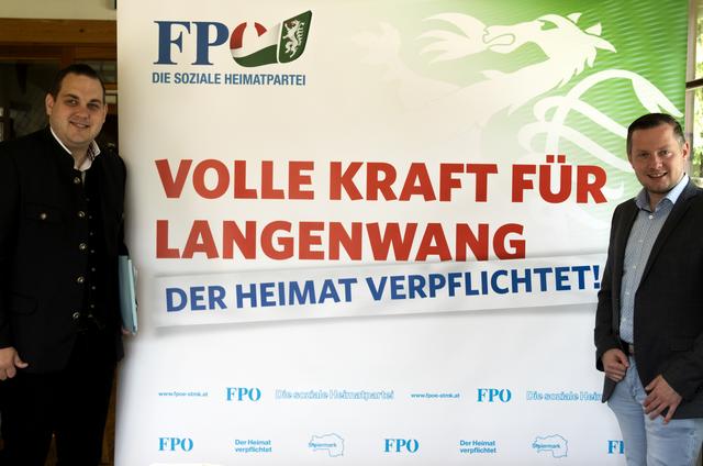 Luden zum Pressegespräch: Der freiheitliche Bürgermeisterkandidat und Gemeinderat Philipp Könighofer (li.) sowie RFJ-Bezirksobmann und Gemeinderat Oliver Brunnhofer.