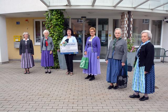 Treffen mit frauen in lind. Suche sex in Traunreut. Brixlegg frauen treffen frauen. Sex kontakte in Herzogenaurach. Neukirchen am grovenediger blitz dating. Kssen als single: Grafenwrth uni leute kennenlernen