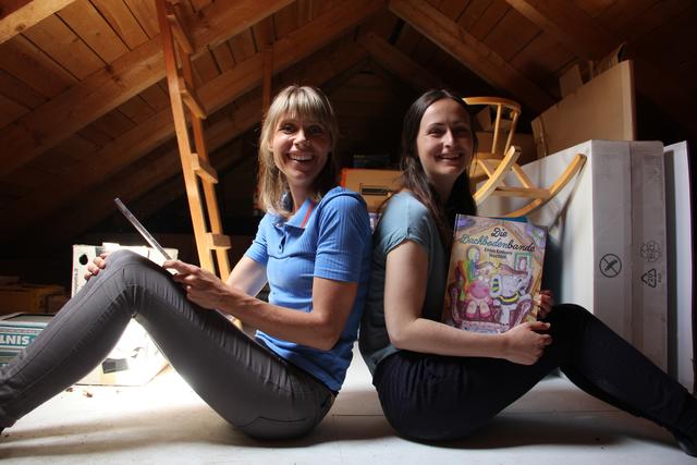 Projekt Dachbodenbande geht weiter: Autorin Birgit Koxeder-Hessenberger und Komponistin Sandra Mair (v.l.). | Foto: Treuherz Verlag 