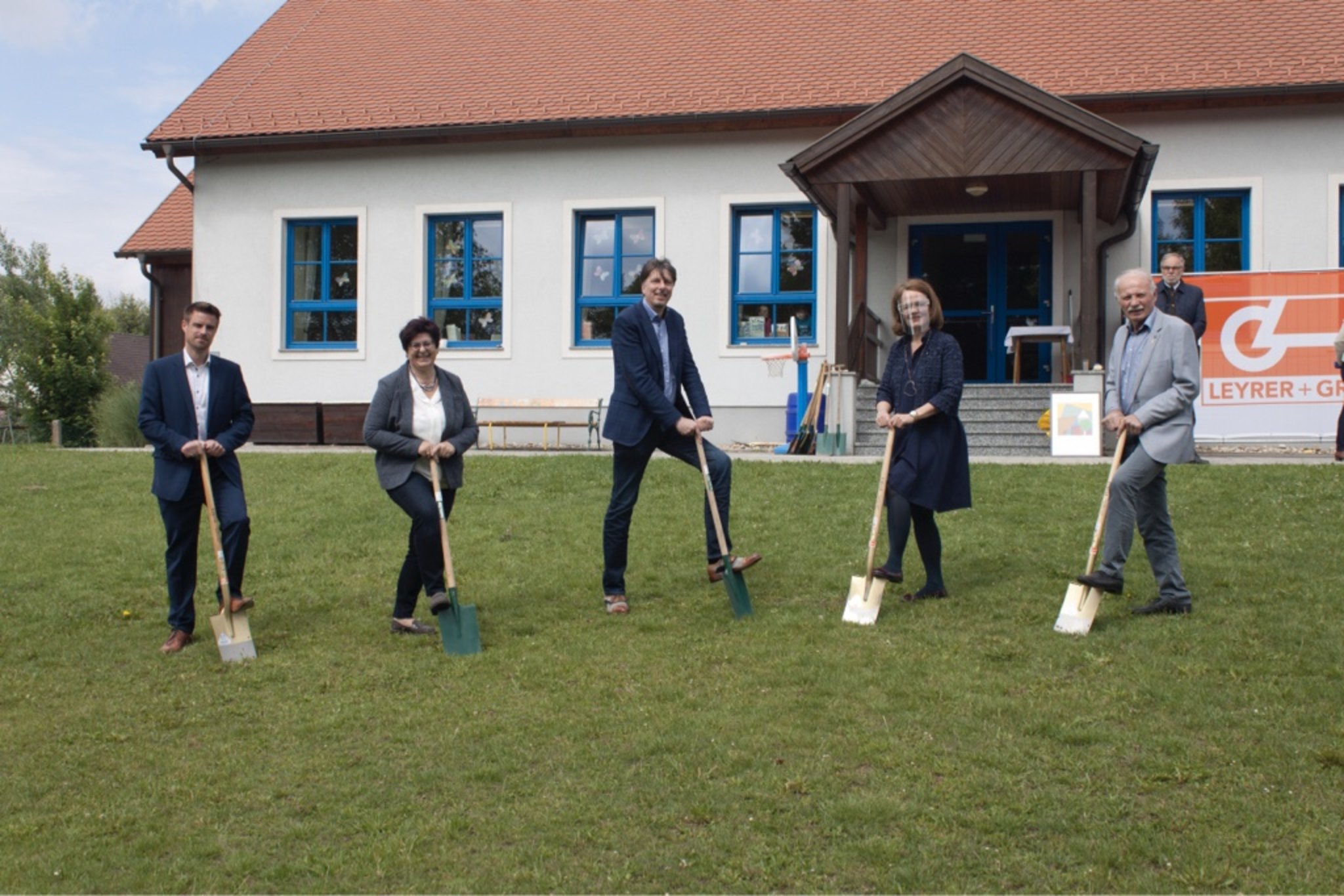 Kinderbetreuung: Spatenstich für neuen Kindergarten in Sigmundsherberg