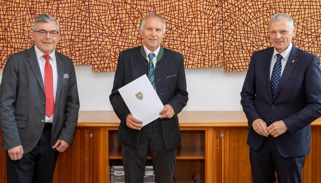 V. li.: LR Josef Schwaiger, Hofrat Friedrich Tockner, Landesveterinärdirektor Hofrat Josef Schöchl. | Foto: Land Salzburg / Neumayr – Leopold