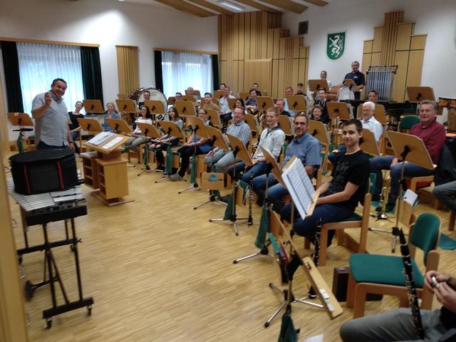 Die Freude über das Wiedersehen war den Musikerinnen und Musiker des MV Großwilfersdorf bei ihrer ersten gemeinsamen Probe nach Corona anzusehen.