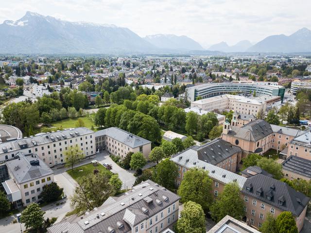 Neue Besuchsregeln in den Salzburger Landeskliniken. In der Landeshauptstadt Besucher können den Uniklinikum Campus LKH nur über den Eingang Mülln und das Parkhaus betreten.