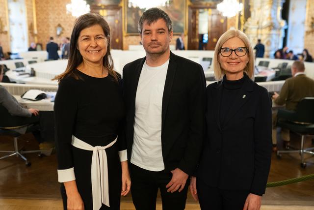 Soziallandesrätin Doris Kampus mit Wolfgang Moitzi und Gabi Kolar.