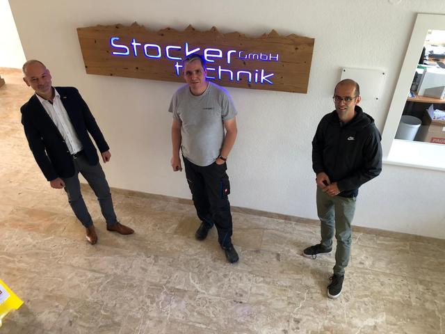 v.l.n.r. WB- und WK-Bezirksobmann Christian Strigl, DI Peter Stocker und WB-Ortsobmann Christian Hammerle.