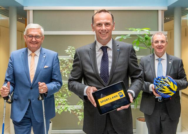 Sportlandesrat Jochen Danninger (Mitte) mit den "Gemeinde-Chefs" Alfred Riedl und Rupert Dworak | Foto: NLK/Filzwieser
