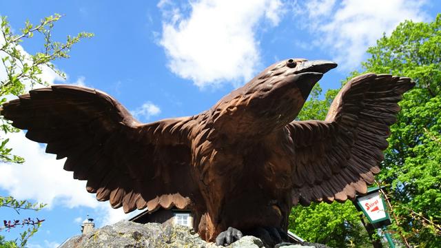 Der Adler als Symbol der Freiheit über dem Gedenkstein! ... | Foto: S.Plischek