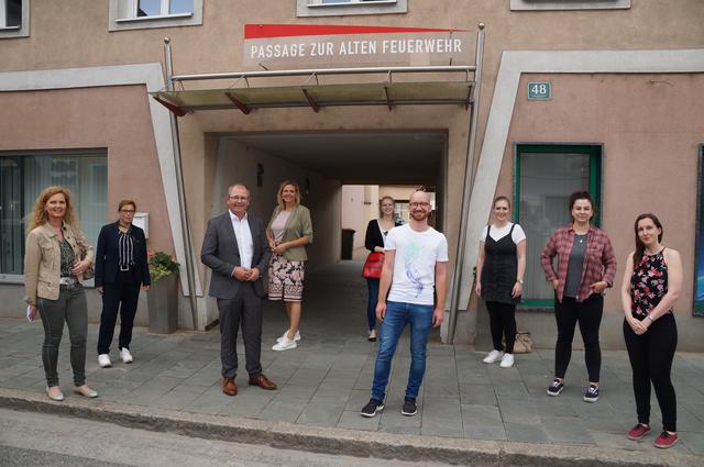Die Verantwortlichen des Jugendzentrums mit Bgm. Bernd Osprian und Leader-Managerin Elfriede Pfeifenberger