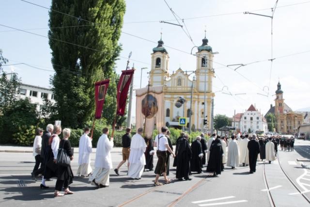 Die traditionelle Tiroler Landesprozession in Innsbruck ist abgesagt, Gottesdienste und kleine Prozessionen finden aber statt.
