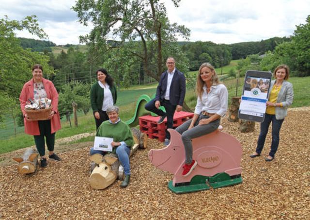 Ausflugsziele seien sicher, so Belinda Schagerl, Melanie Koch, Gabi Grandl, Dietmar Fuchs, Bettina Habel und Marlies Rainer.