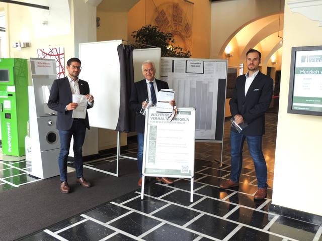 V.l.: Michael Leitgeb vom Städtebund, Bgm. Helmut Leitenberger und Amtsleiter Stellvertreter Walter Walch. | Foto: Brigitte Gady