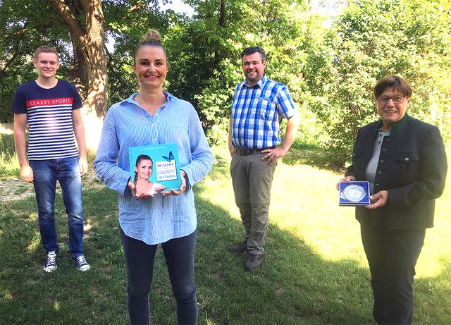 Jugendgemeinderat Lukas Krippl, Michaela Hansl, GGR Ing. Andreas Thomaso, Bürgermeisterin Josefa Geiger;
 | Foto: Marktgemeinde Sieghartskirchen
