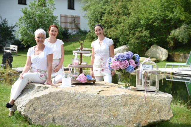 Evelyn Lenhardt, Sandra Stürmer und Karin Groiss (v.l.) organisieren seit 16 Jahren Hochzeiten.