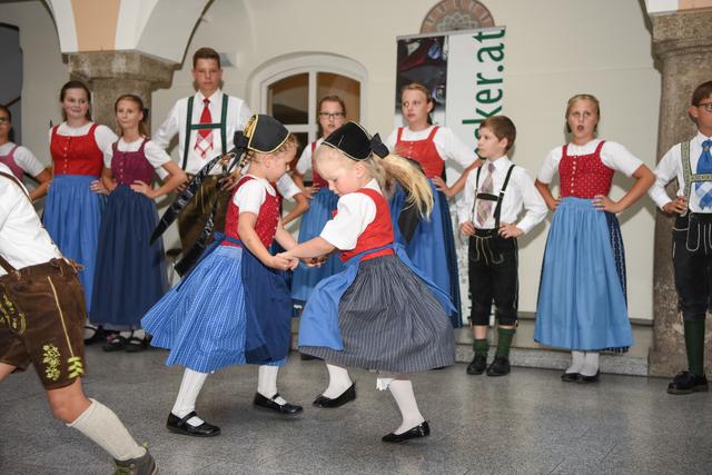 Das Trachtenfest der Roßecker muss auf 2021 verschoben werden. Das Bild stammt von der 50-Jahr-Feier der Kindertanzgruppe.