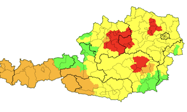 Für Sonntagabend werden über dem Osten teils schwere Gewitter samt Hagel, Sturm und Starkregen vorhergesagt. Es besteht somit erhöhte Unwettergefahr.
