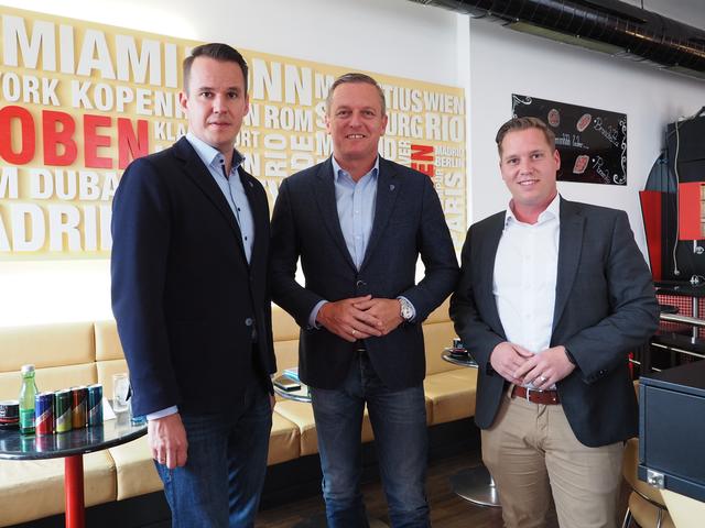 FPÖ-Landesparteisekretär Stefan Hermann, Landesparteiobmann Mario Kunasek und Bezirksparteiobmann Marco Triller bei der Pressekonferenz in Leoben (v.l.). | Foto: Gaube