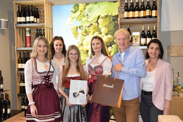 Kooperation: Katharina Sattler, Regina Ragger, Viola Brod, Blerta Shabani, Roland und Andrea Bachmann (von links)