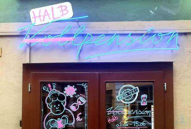 Die "Halbpension" bietet ihren Gästen für 9,90 Euro die Stunde so viel Kaffee, wie sie möchten. | Foto: Hannah Lux