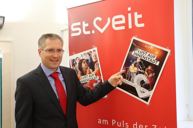 Martin Kulmer gab bekannt, dass es im Sommer 33 Veranstaltungen in der St. Veiter Innenstadt geben wird. | Foto: Bettina Knafl