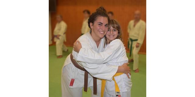 Karate ist weitaus mehr als nur ein Kampfsport. In den Kursen des ASKÖ Karatezentrums wird den Kursteilnehmern auch Selbstbeherrschung, Kontrolle und Respekt nähergebracht.