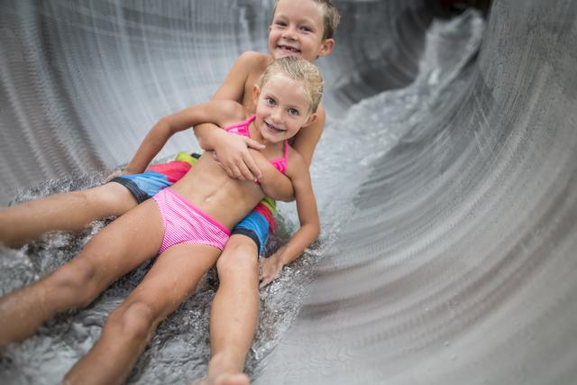 Die Rutsche sorgt bei Kindern für Spass und Action. | Foto:  Brüggler