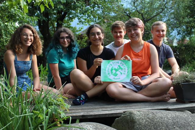 Lisa Worsche, Alina Pranzl, Amirah Pranzl, Markus Tripp, Gerrit Stoxreiter und Jakob Kasmanhuber engagieren sich durch Fridays for Future für das Klima.