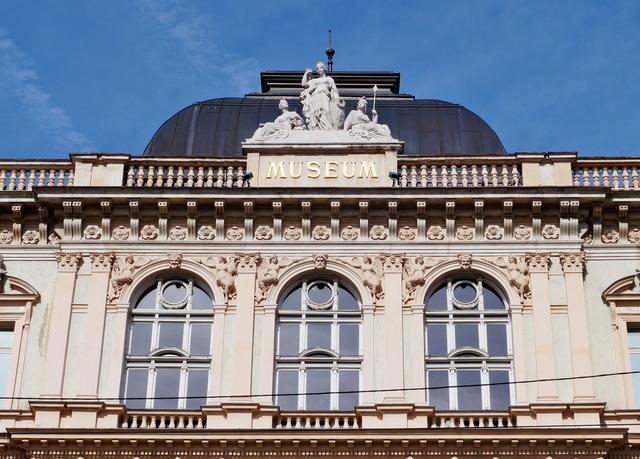 Von den Ausgangsbeschränkungen sind auch die Tiroler Landesmuseen betroffen. Nun kommen die Museen zu den Menschen nach Hause.