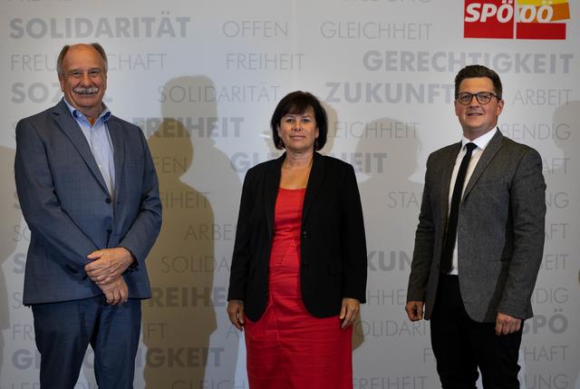 Landesrätin Birgit Gerstorfer (Landesvorsitzende SPÖ OÖ, Mitte) mit Bürgermeister Manfred Kalchmair (Landesvorsitzender GVV OÖ, links) und Landtagsabgeordneten Michael Lindner (Kommunalsprecher SPÖ OÖ)