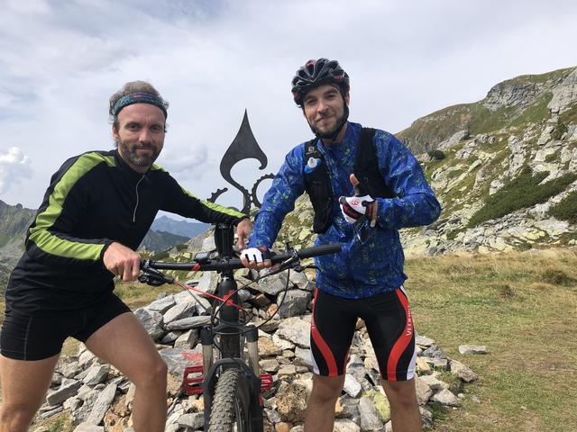 Mein Kollege Peter Wieland (li.) und ich am höchsten Punkt des Stoneman Taurista: auf der Seekarscharte auf über 2.000 Meter Höhe. | Foto: BB