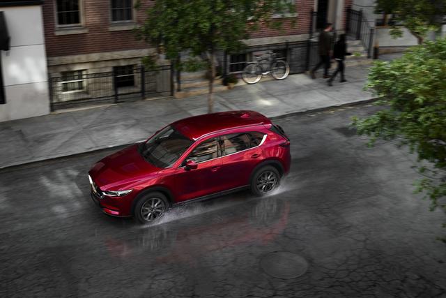 Die Einstiegspreise für die 2020er Modelle des Mazda CX-5 beginnen bei 26.990 Euro für den Benziner und 34.490 Euro für den Diesel.